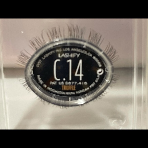 Lashify C Truffle lashes - Picture 2 of 3